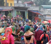 A bustling and crowded town, Sapa attacks all your senses